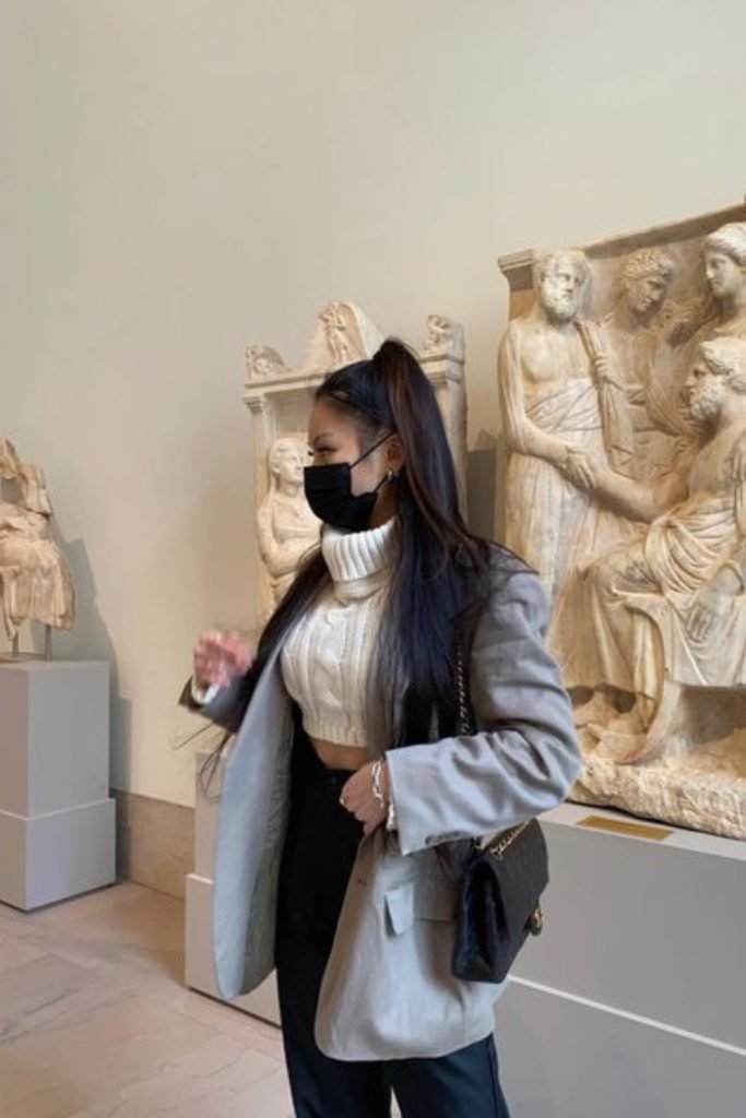 Stylish and Comfortable Museum Outfit
