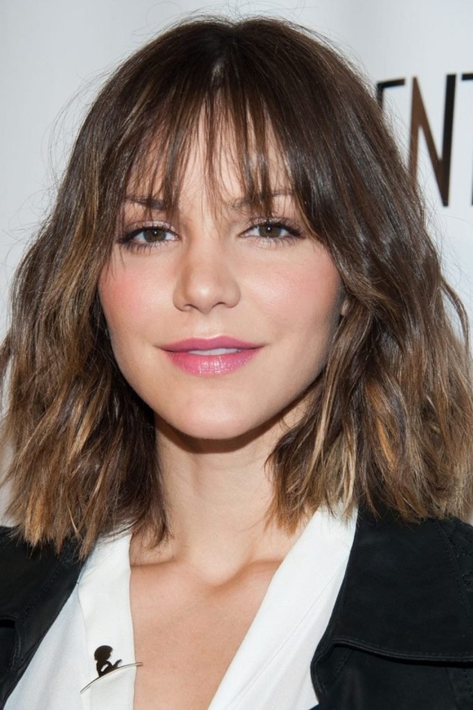 Shoulder-Grazing Wavy Bob Hairstyle