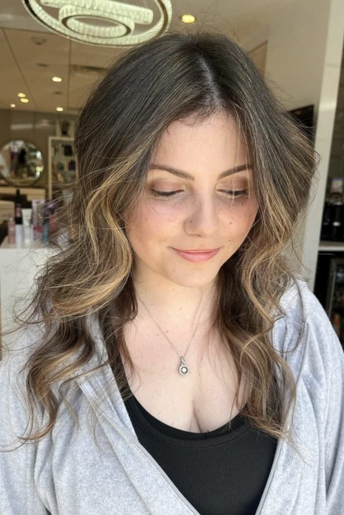 Soft Honey Highlights with Face-Framing Waves