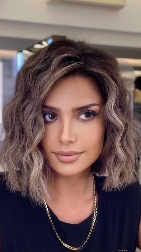 Soft textured bob for thin hair