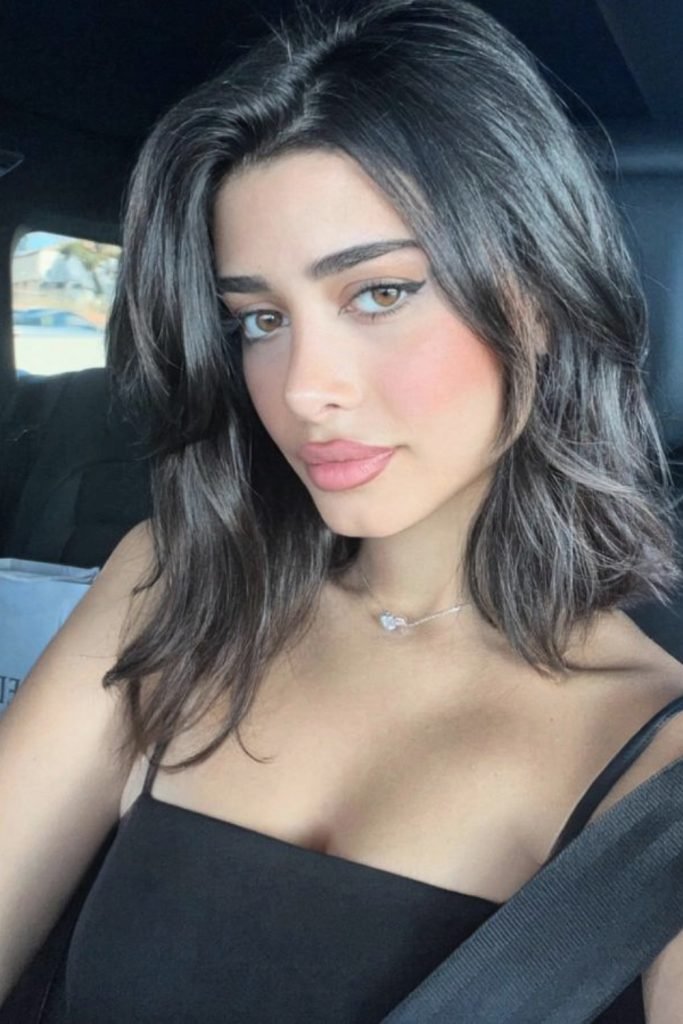 Soft Layered Bob with Face-Framing Highlights
