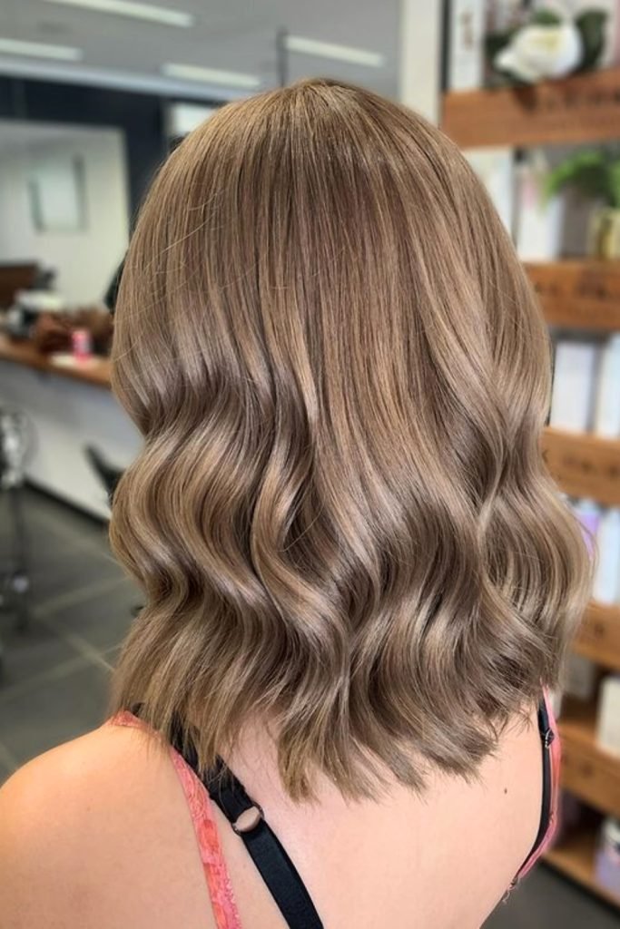 Sleek Waves with Warm Brown Undertones