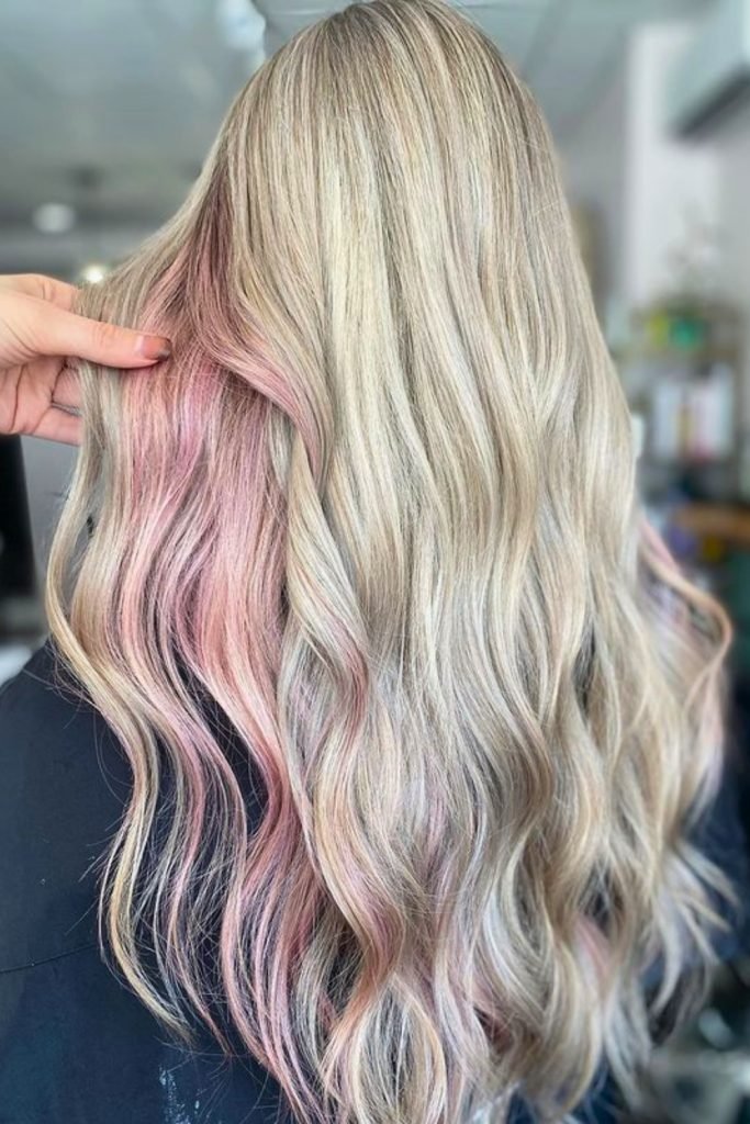 15. Rose-Tinted Blonde Waves