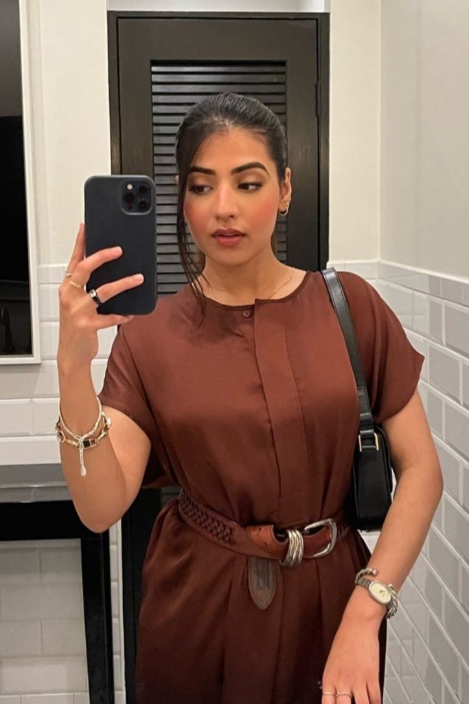 Stylish Belted Brown Dress for a Chic Look
