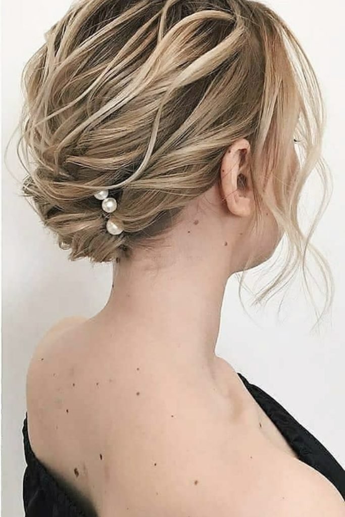 Pearl-Embellished Twisted Updo Hairstyle for Short Hair