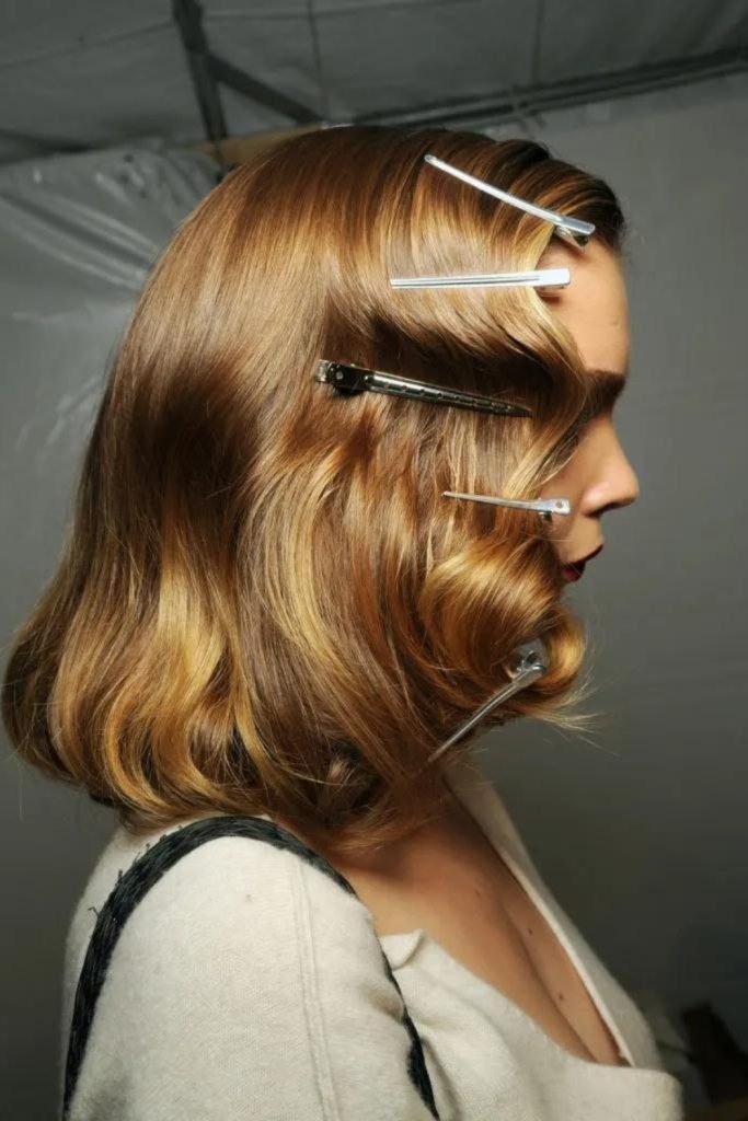 60s Smooth Big Waves Hairstyle