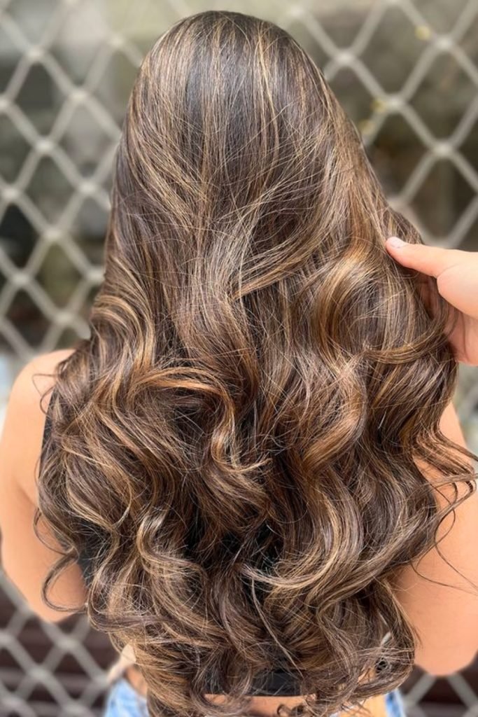 24. Luscious Honey Waves Hairstyle