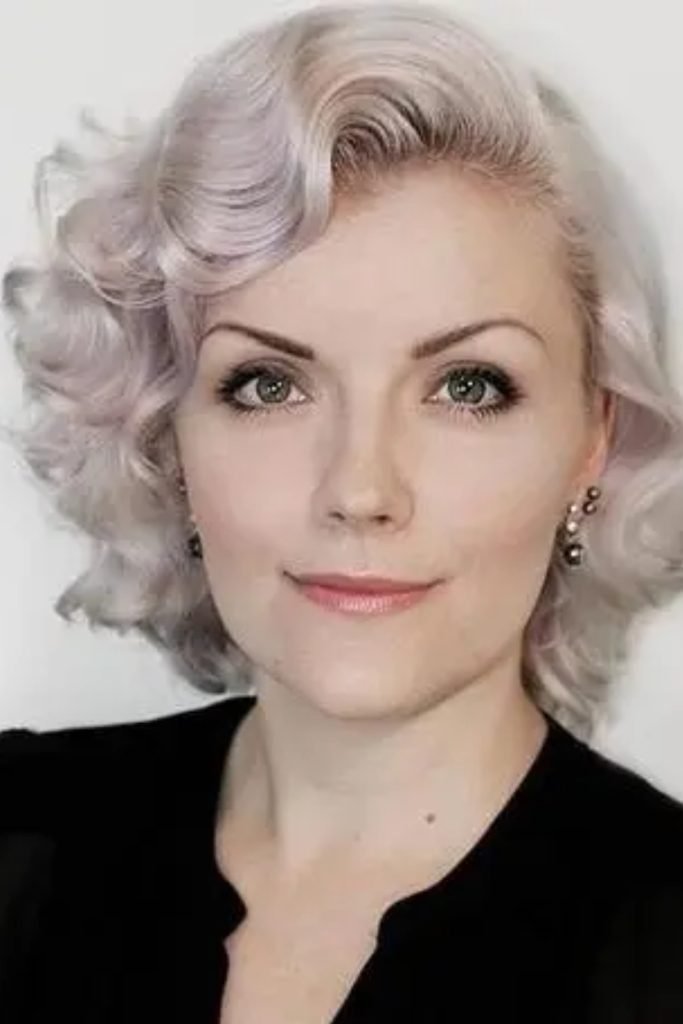Short Vintage Haircut