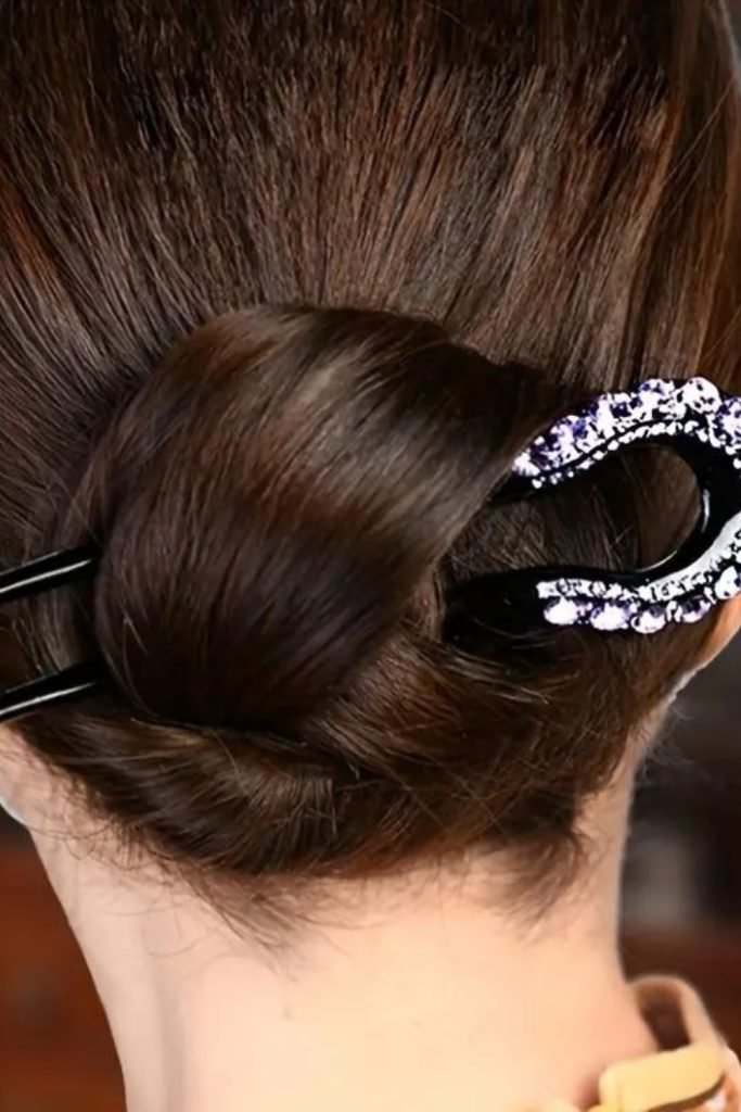 Vintage U-shaped Twist