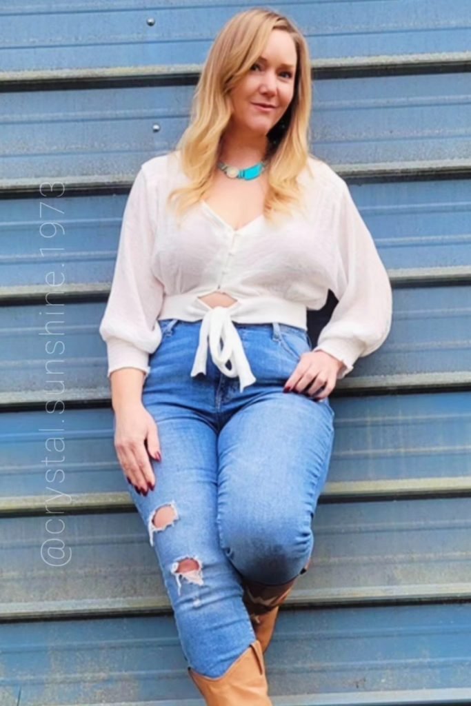Casual waves with side part hairstyle