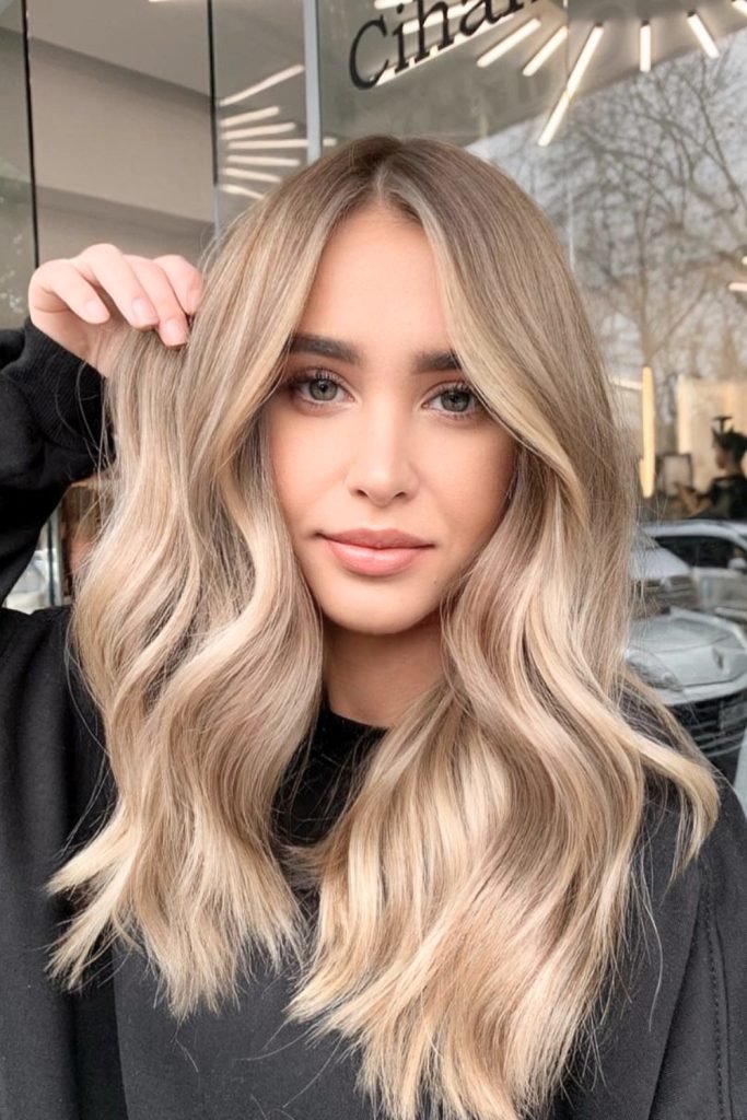 Soft Beige Blonde Waves